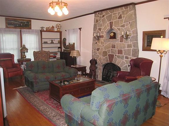 2nd image of 1026 Broadview Blvd