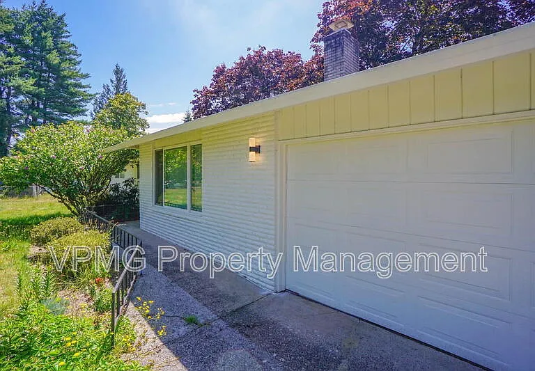 19419 NE 11th St — Photo 4