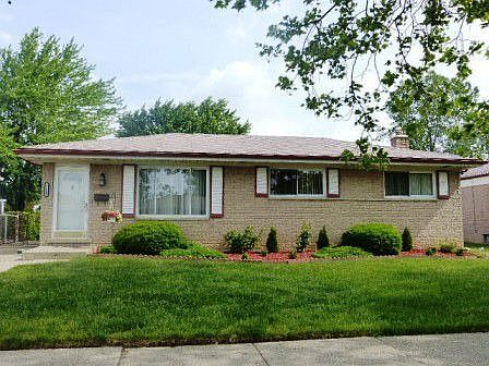 2nd image of 15895 Alsip St