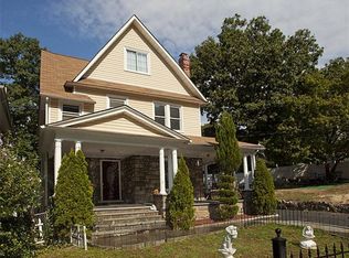 15 Lewis Pkwy, Yonkers, NY 10705