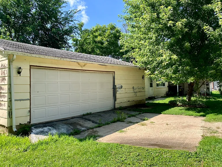 513 E Main St — Photo 12
