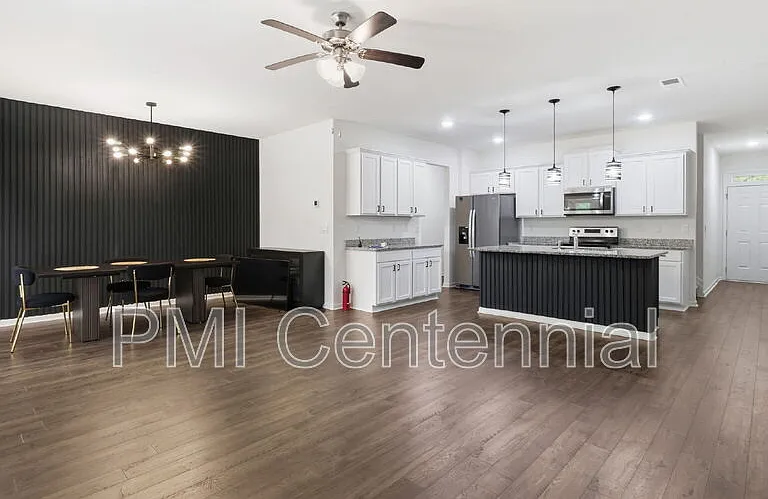192 Hampton Cir — Photo 13