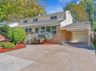 3518 Woodland Ave, Windsor, ON N9E 1Z8