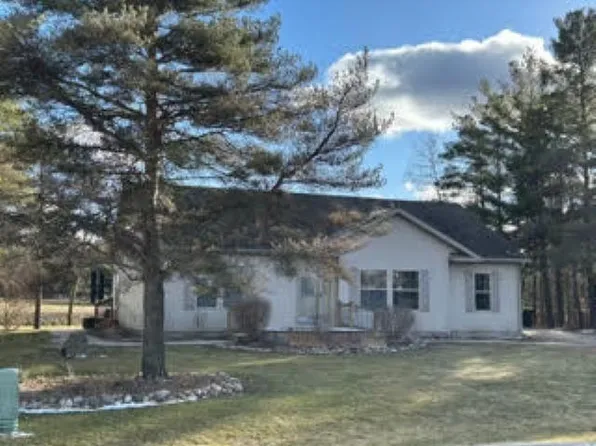 1811 Berkshire Dr, Gladwin, MI 48624