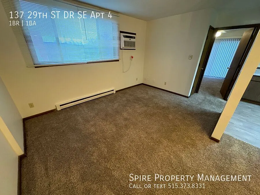 1 Bedroom with patio! Near Walgreens and Raining Rose — Photo 4