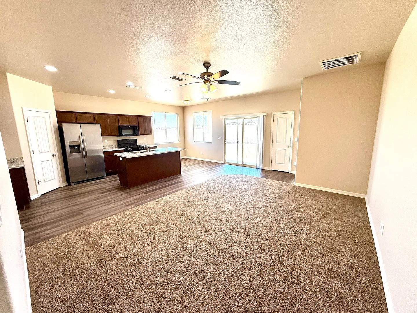 New 2025 Construction 3 Bed / 2 Bath Home with RV Parking & Modern Finishes Available Now! — Photo 4