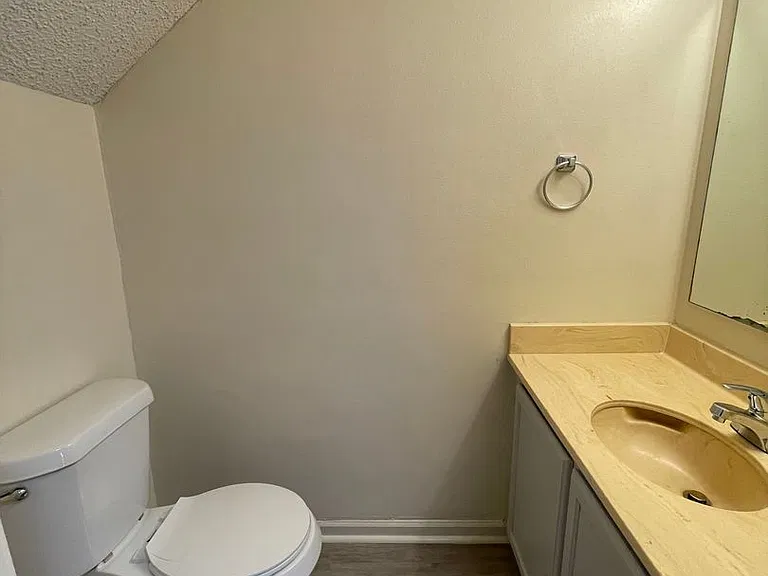 8469 Governor Dr — Photo 4