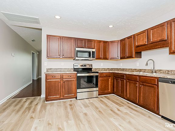 3rd image of 2668 Delong St