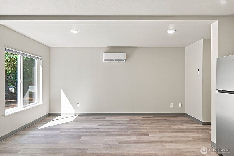 5th image of 612 & 614 122nd Street Ct E