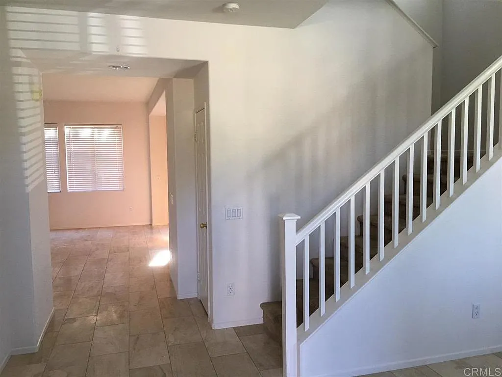 3 bed, 2.5 bath, 1909 sqft, $4,200 — Photo 3