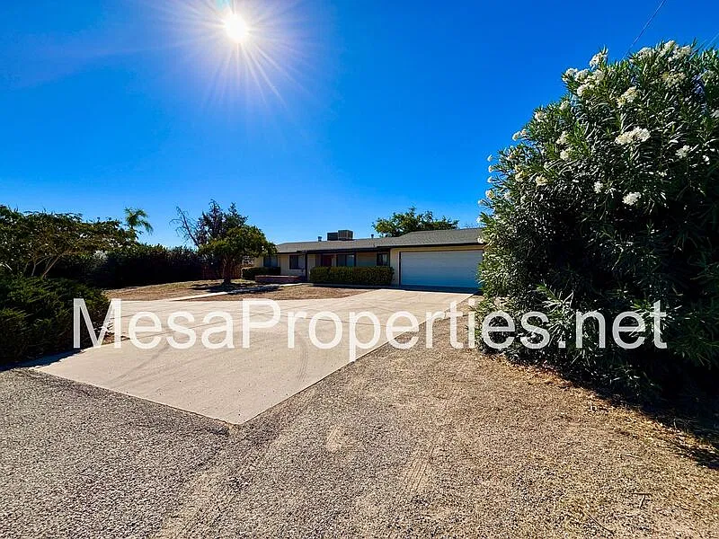 3 bed, 2.0 bath, 1526 sqft, $2,150 — Photo 2
