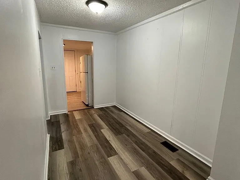 549 Lamberton St — Photo 4