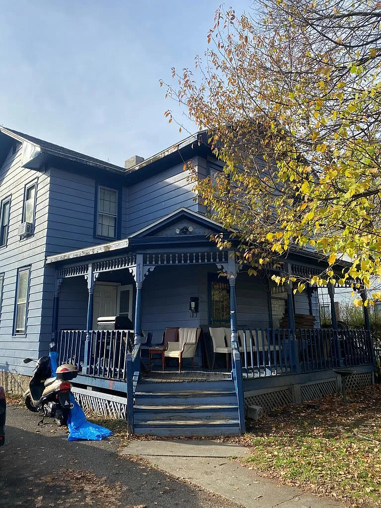 711 Davis St photo 1