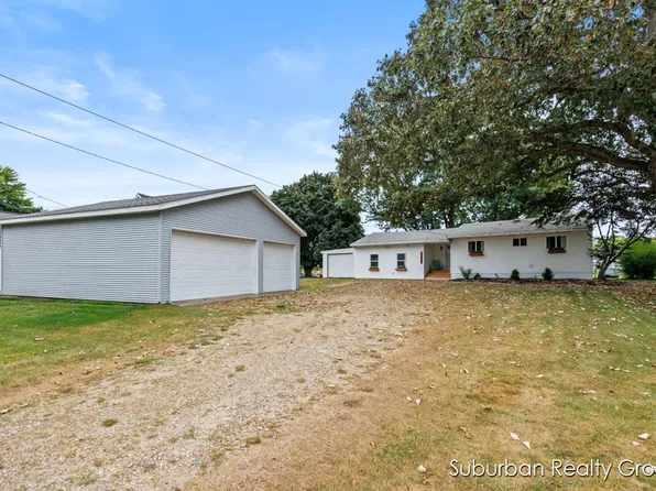 12823 Valley Dr, Wayland, MI 49348