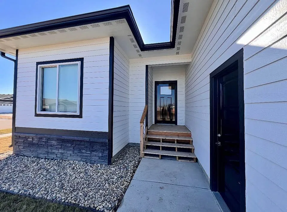 4 bed, 2350 sqft, $2,500 — Photo 2