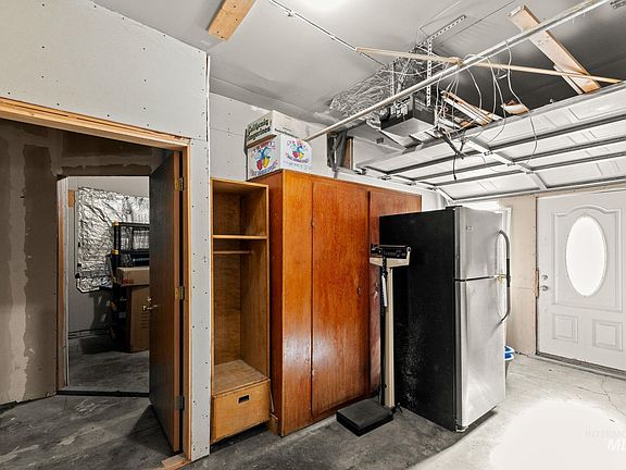 4th image of 544 Falls Ave W