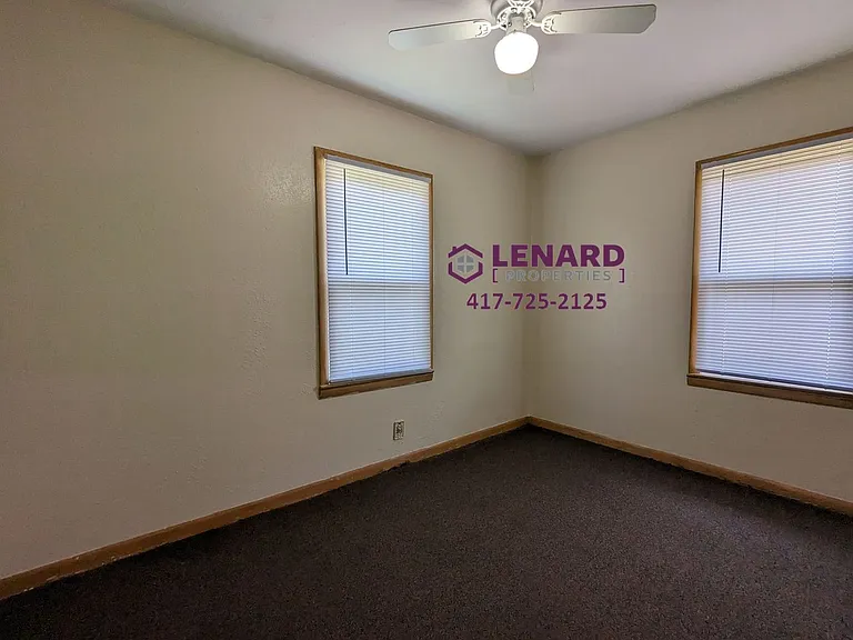 723 E College St — Photo 10