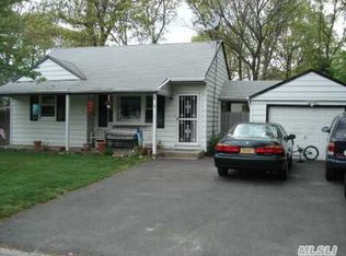 75 Ohls St, Patchogue, NY 11772
