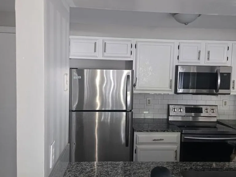 1630 Arlyn Cir #D — Photo 4