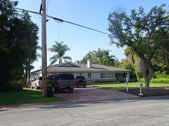 3rd image of 930 W Leadora Ave