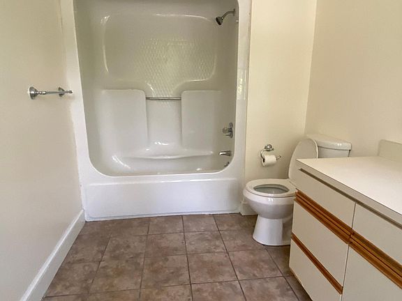 5th image of 407 W College St APT B