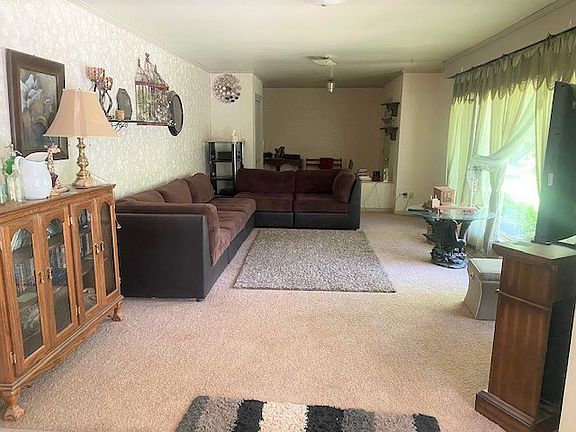 4th image of 735 Everett Dr