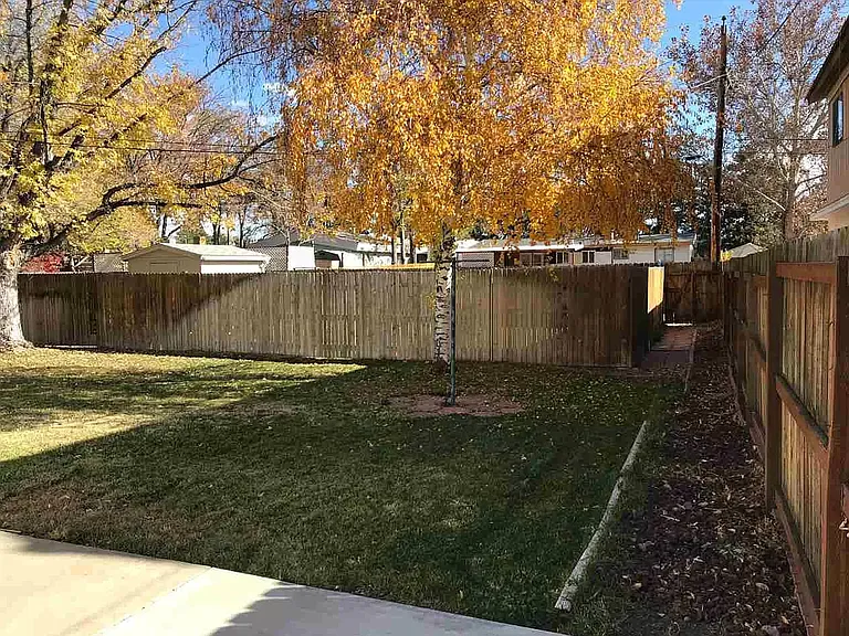 1940 N 10th St — Photo 11