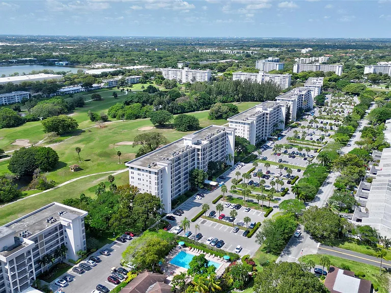 3050 N Palm Aire Dr #505 — Photo 45