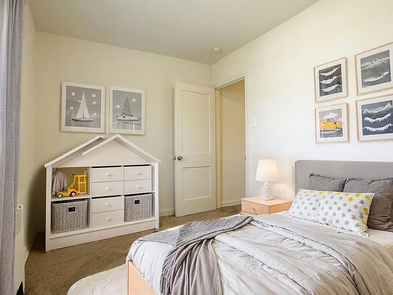 Wallworth Park Apartments — Photo 7