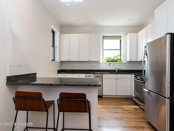 5th image of 1418 W Bryn Mawr Ave APT 2E