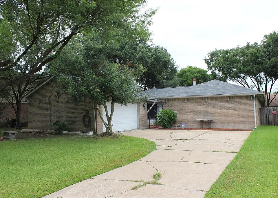 1st image of 15806 Crystal Grove Dr