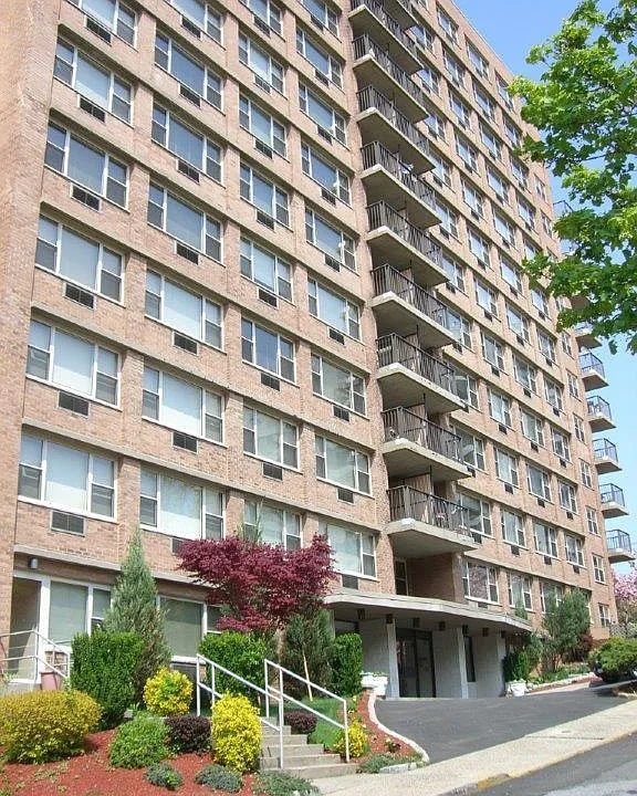 The Carlton Plaza