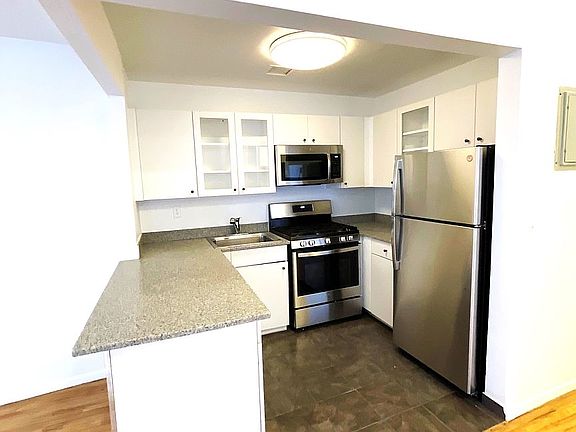 5th image of 56 Beaver St Ph 2
