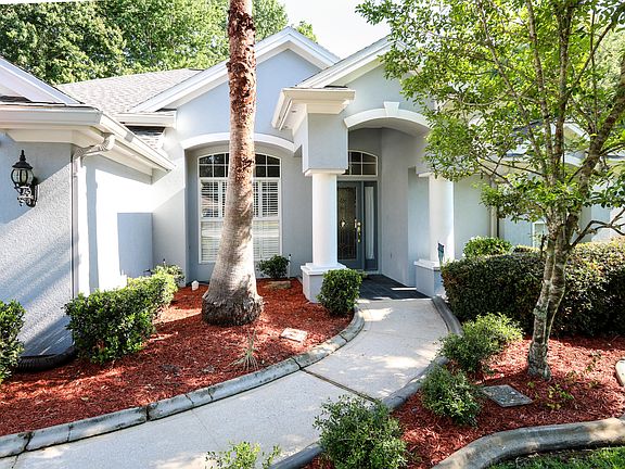 2nd image of 832 WESTMINSTER Drive W