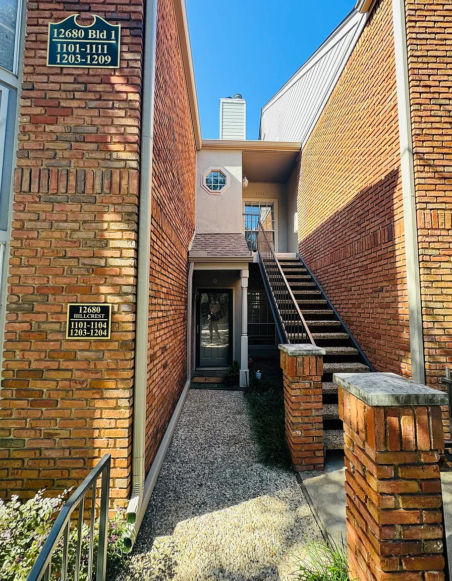 Beautifully Updated 2-Bedroom, 2-Bath Condo in North Dallas! 12680 Hillcrest Road, Unit 1203 ; Dall — Photo 2