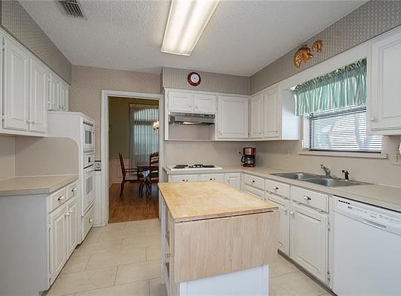 5th image of 1109 Sandy Creek Dr