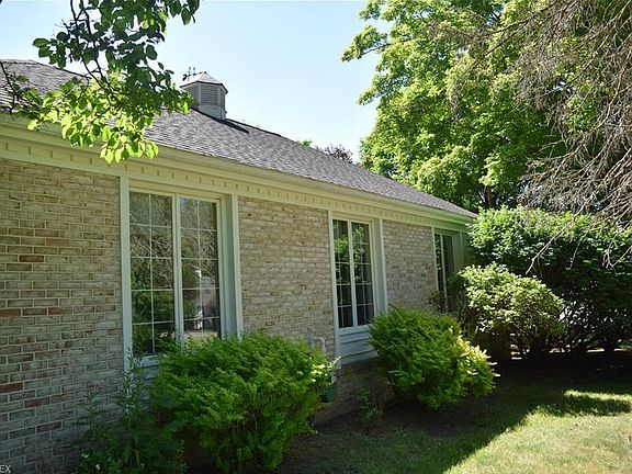 5th image of 37 Redfern Dr