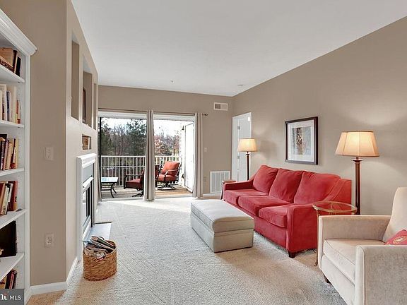 4th image of 20931 Cedarpost Sq Unit 201