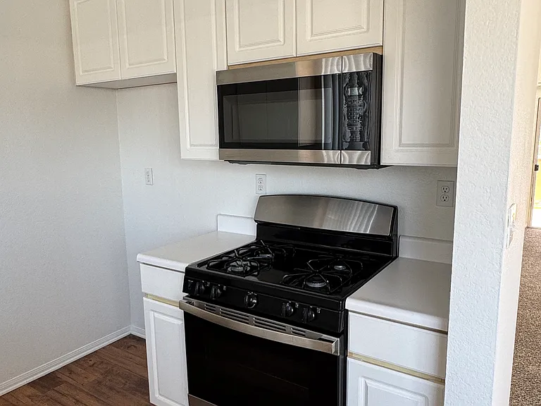 Huntington Harbour Villas — Photo 24