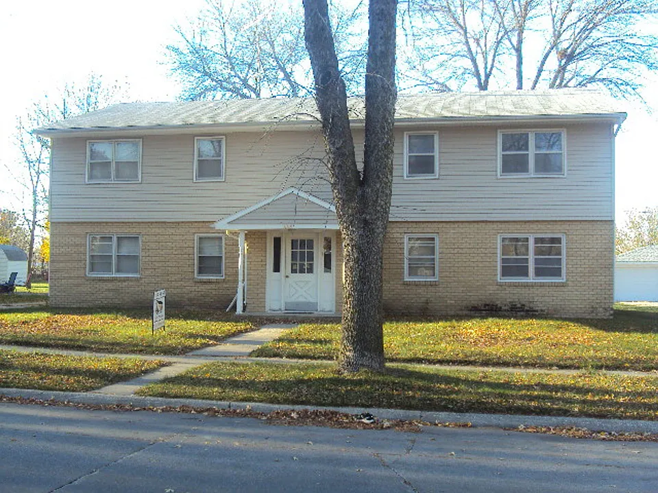 446 N 26th Pl