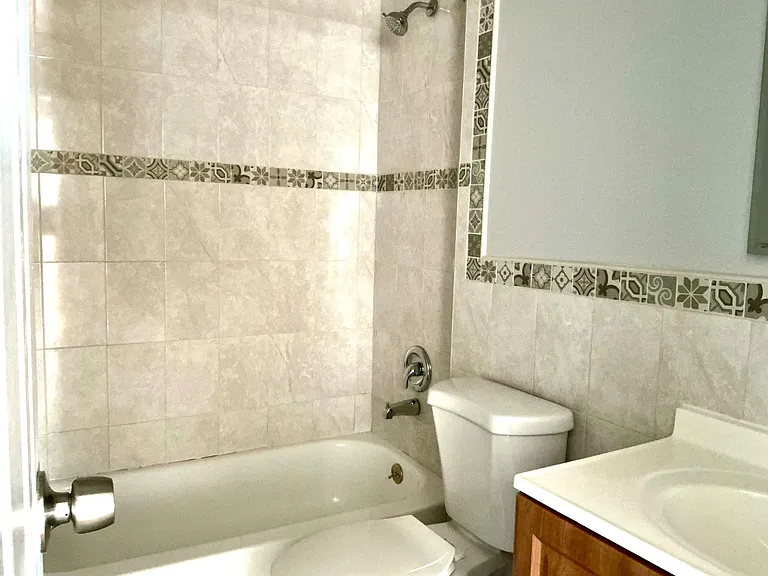 300 Jefferson Ave #1 — Photo 12
