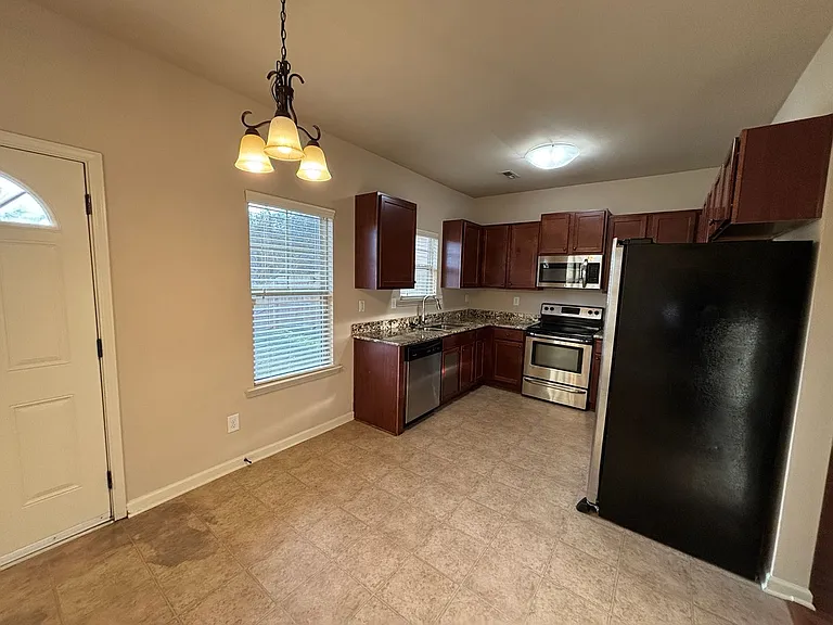 1322 Ingersoll Dr — Photo 3