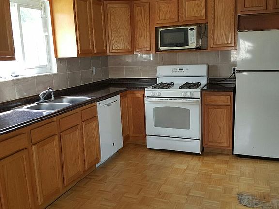 5th image of 32404 Revere Dr