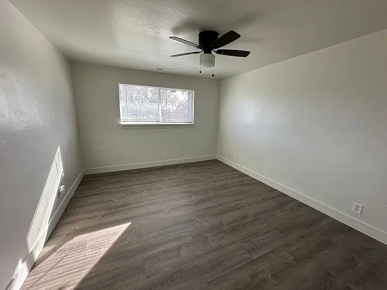 1801 W Parkway Blvd — Photo 4