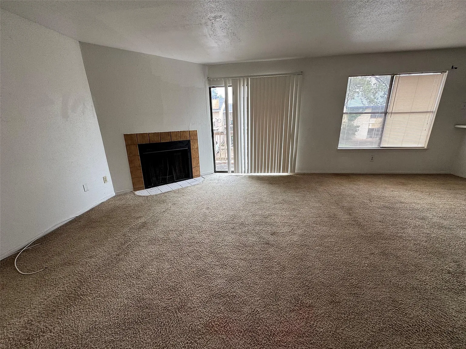 2 bed, 1.0 bath, 4272 sqft, $1,000 — Photo 4