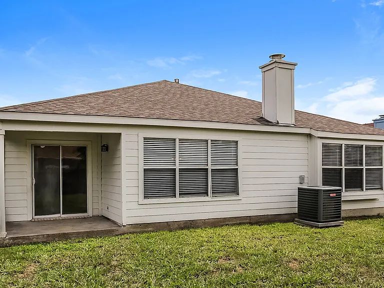 6730 Meadowcrest Dr — Photo 16