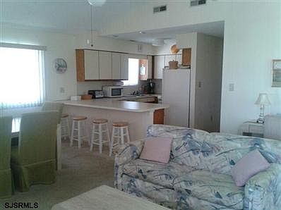 5th image of 4451 West Ave