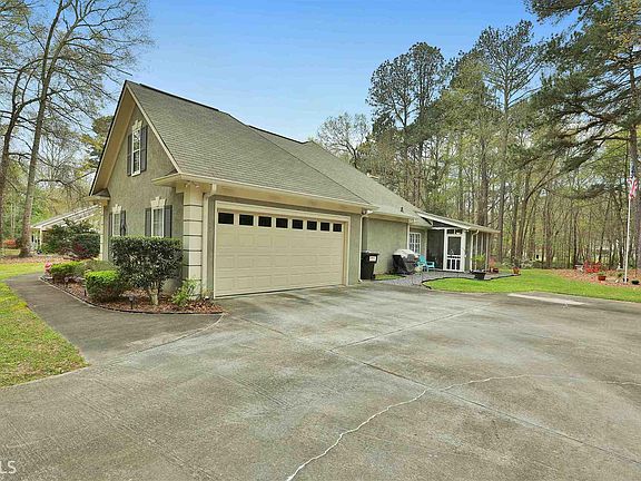 2nd image of 75 Beaubrook Ln