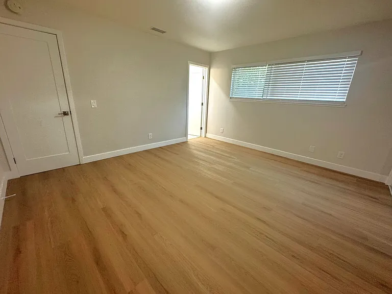 4950 Hancock St — Photo 18