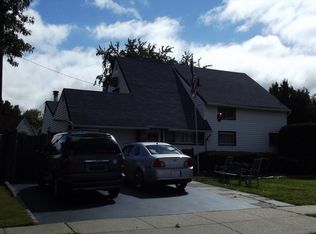 2 Skylark Ln, Levittown, NY 11756